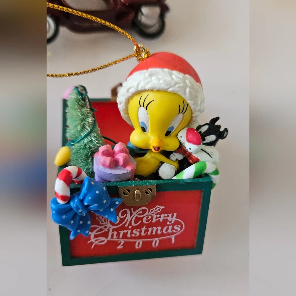 Looney Tunes 2001‎ Vintage Christmas Ornament Set